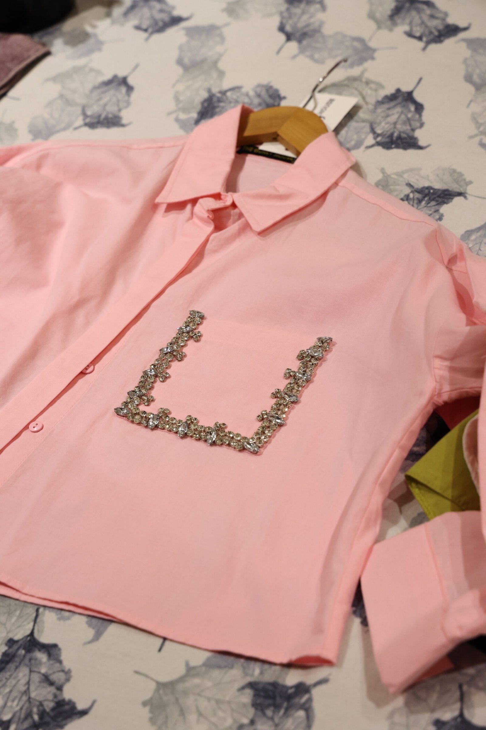 Women’s Pink Cropped Shirt with Detailed Pocket Embroidery